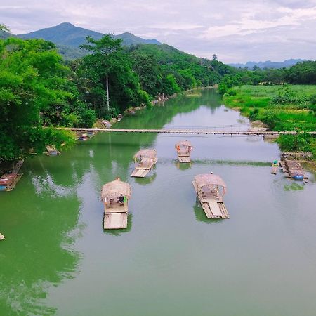 Thai House Pu Luong - Century Old Stilt House With Terrace Views Huong Ba Thuoc Luaran gambar