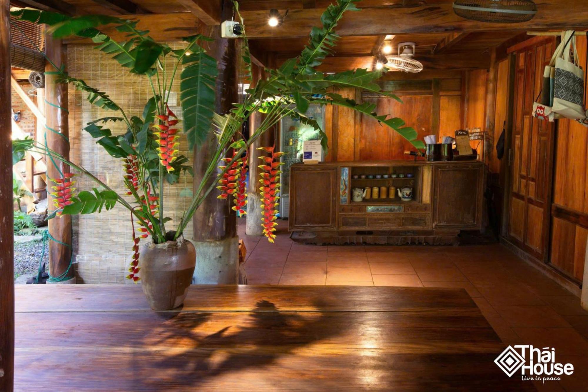 Thai House Pu Luong - Century Old Stilt House With Terrace Views Huong Ba Thuoc Luaran gambar