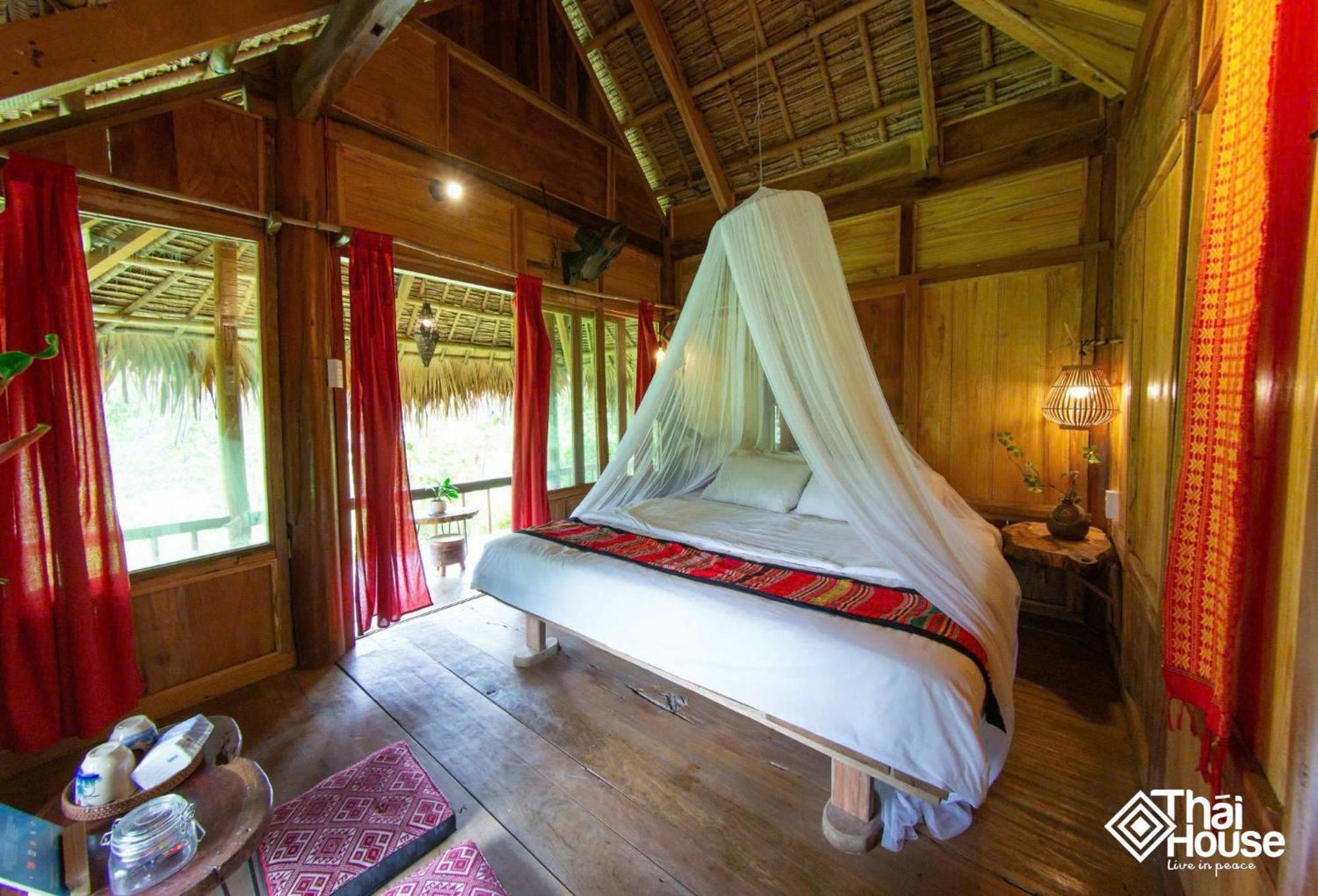 Thai House Pu Luong - Century Old Stilt House With Terrace Views Huong Ba Thuoc Luaran gambar