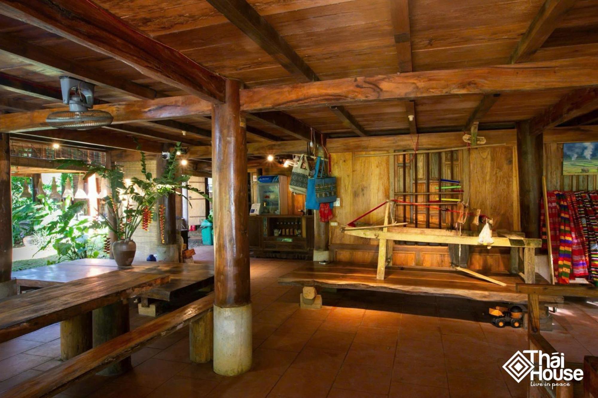 Thai House Pu Luong - Century Old Stilt House With Terrace Views Huong Ba Thuoc Luaran gambar