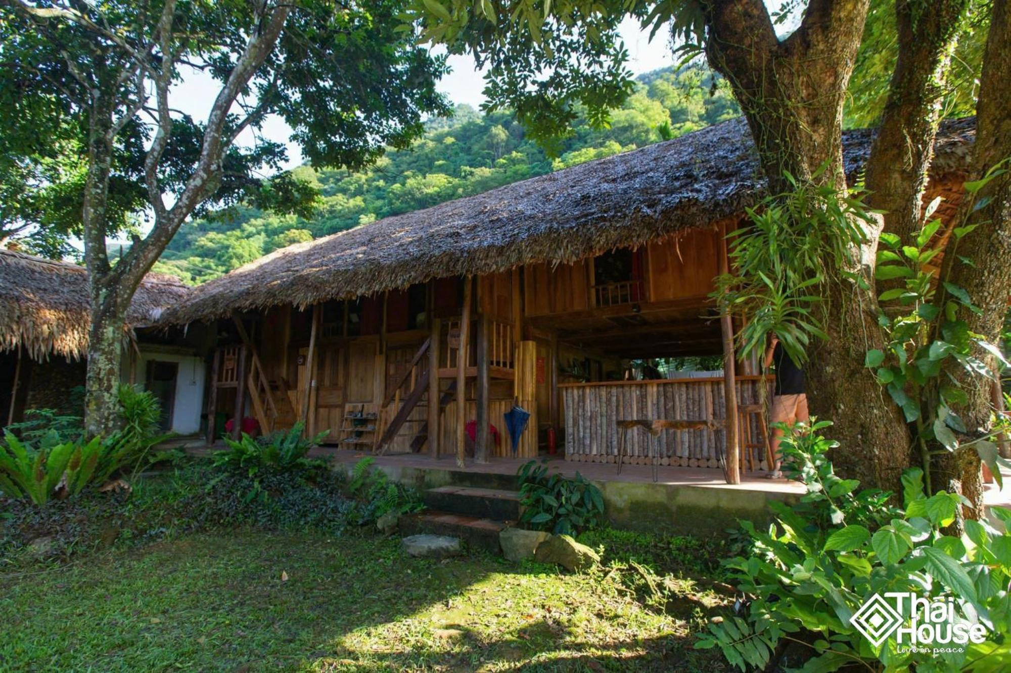 Thai House Pu Luong - Century Old Stilt House With Terrace Views Huong Ba Thuoc Luaran gambar