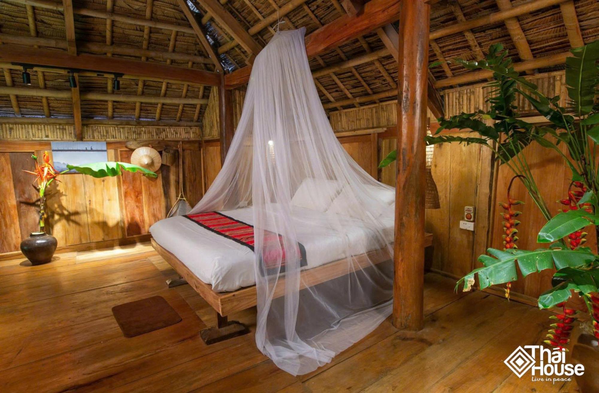 Thai House Pu Luong - Century Old Stilt House With Terrace Views Huong Ba Thuoc Luaran gambar