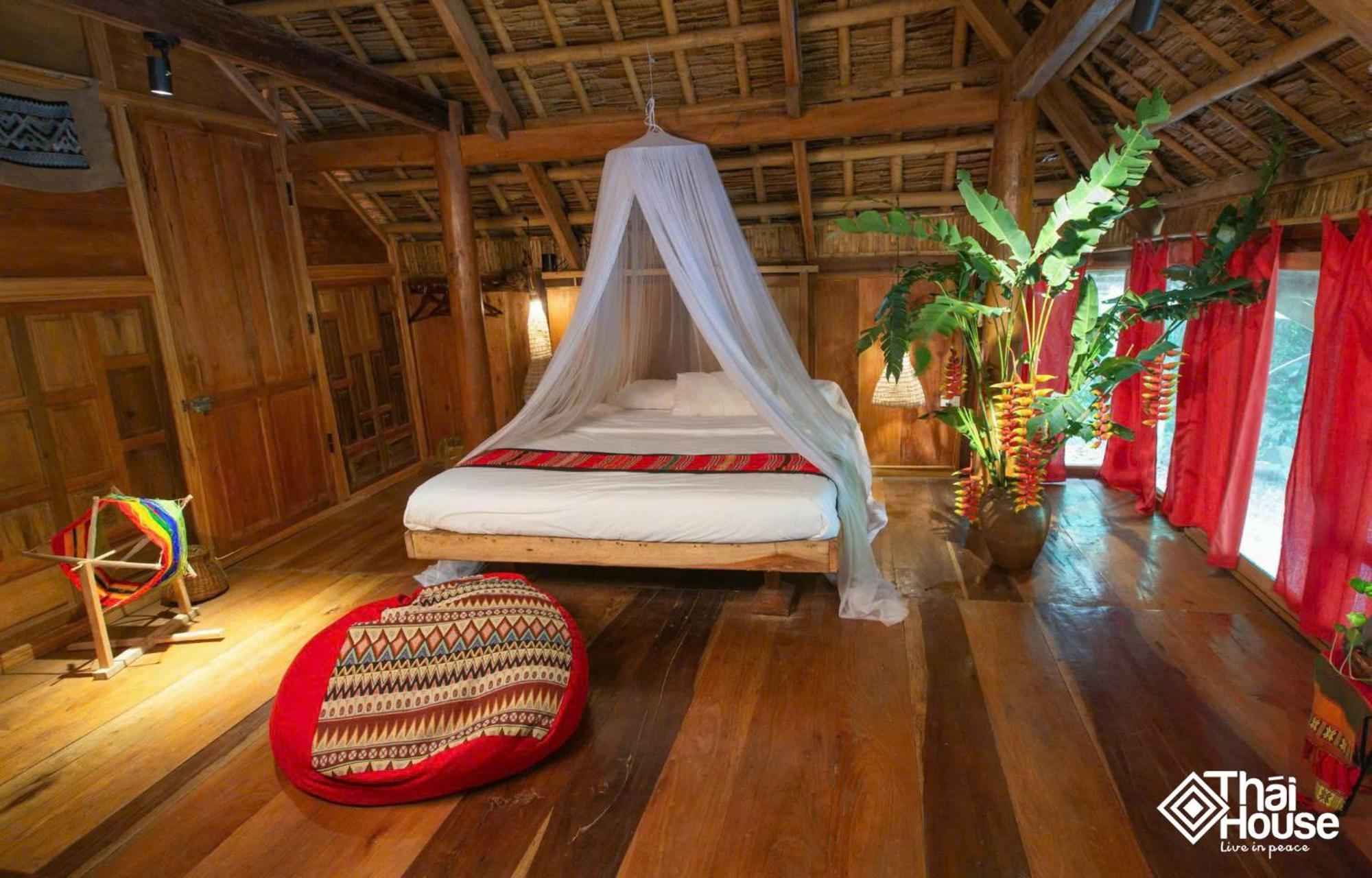 Thai House Pu Luong - Century Old Stilt House With Terrace Views Huong Ba Thuoc Luaran gambar