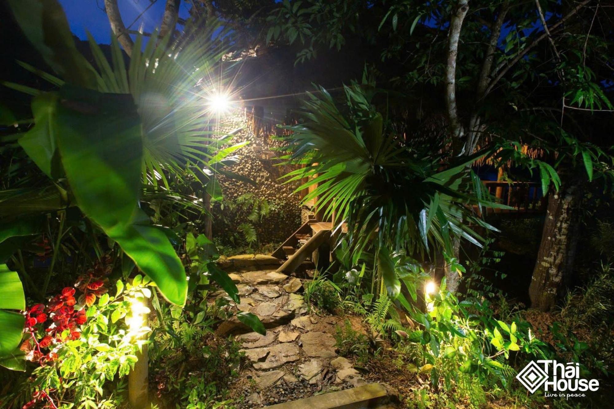 Thai House Pu Luong - Century Old Stilt House With Terrace Views Huong Ba Thuoc Luaran gambar