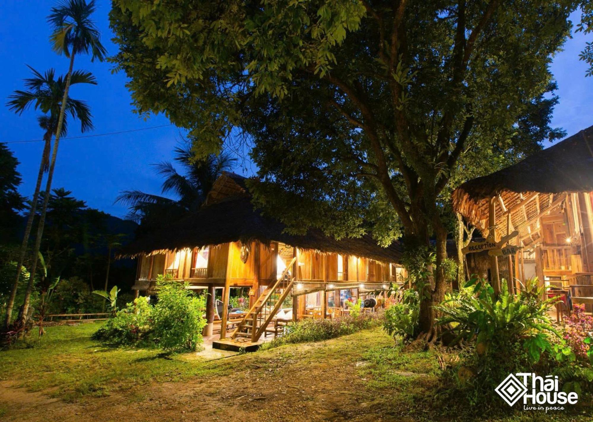 Thai House Pu Luong - Century Old Stilt House With Terrace Views Huong Ba Thuoc Luaran gambar